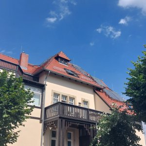 Hausansicht mit Südbalkon