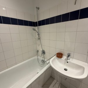 Bad mit Wanne