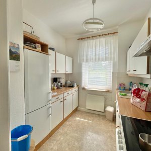 Küche mit EBK und Fenster