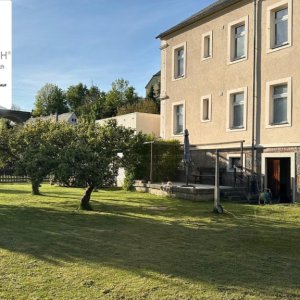 weitläufiger Garten