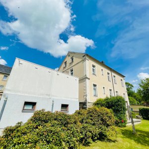 Haus- und Garagenansicht