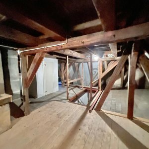 großzügiger Dachboden