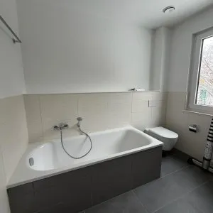 Tageslichtbad mit Wanne 