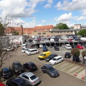 Freifläche und Parkdeck