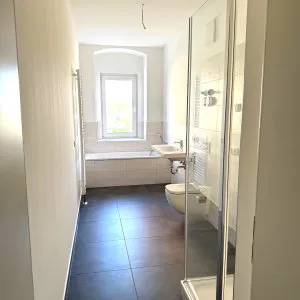 Bsp. Tageslichtbad mit Wanne