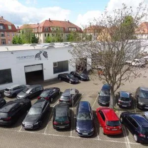 Außenstellplätze und Hallen