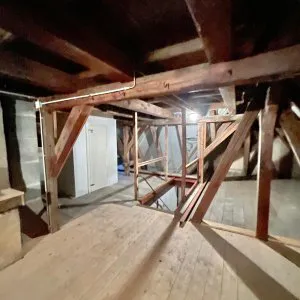 großzügiger Dachboden